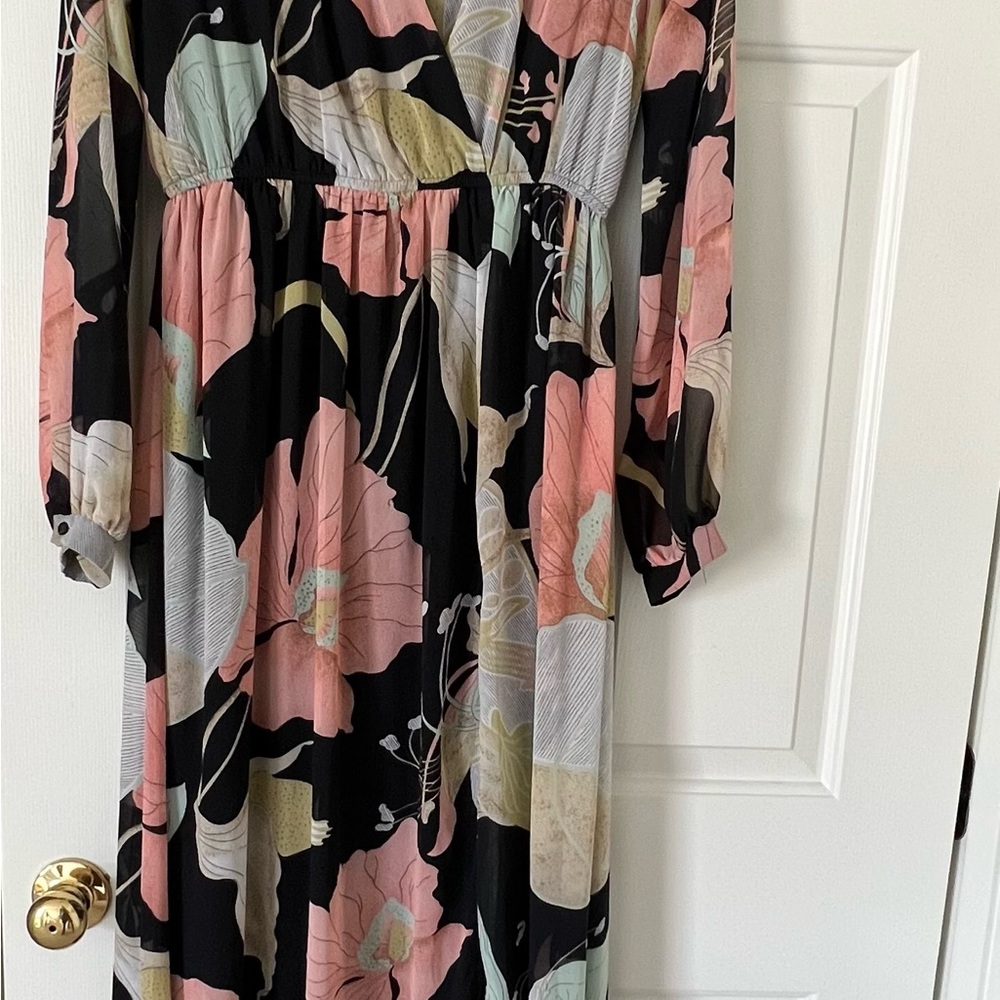 Lulus long maxi dress , black with beautiful flowers